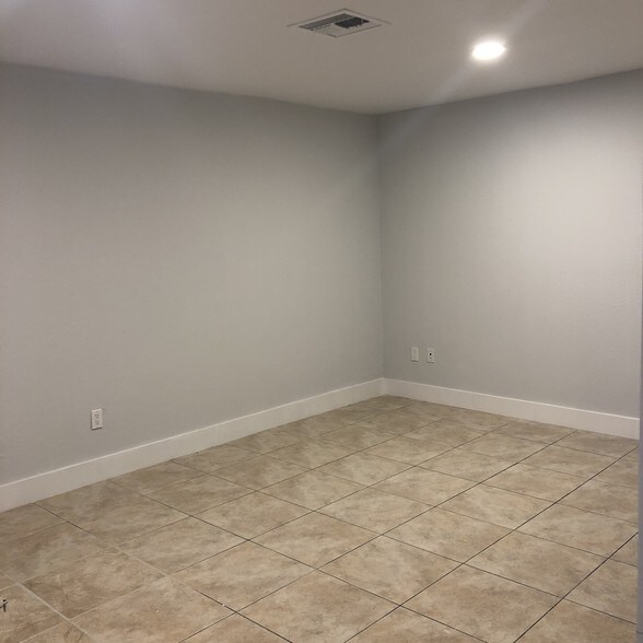 More Photos Of 381-391 E 8th St, Hialeah Storefront Retail Office For Lease