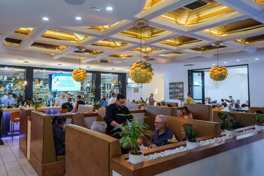 More Photos Of 262 S Palm Canyon Dr, Palm Springs Restaurant For Sale