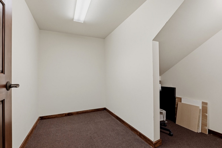 More Photos Of 517 Monroe St, Sheboygan Falls Office For Sale