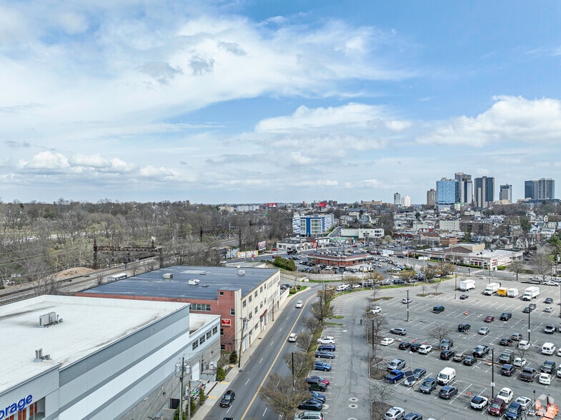 More Photos Of 40 Nardozzi Pl, New Rochelle Freestanding For Lease