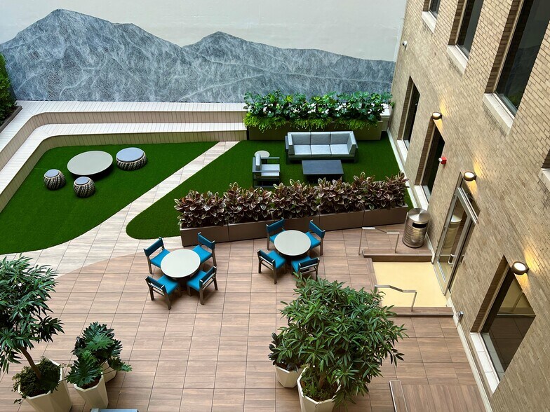 More Photos Of 617 W 7th St, Los Angeles Office For Lease