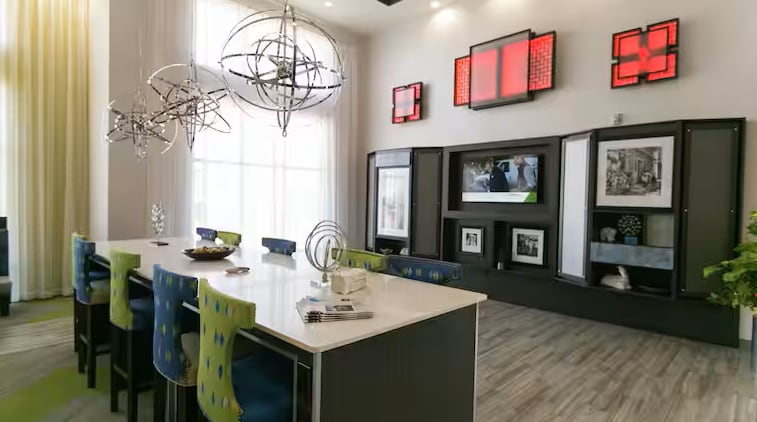 More Photos Of 915 Ada Webb Dr, Stroud Hotel For Sale