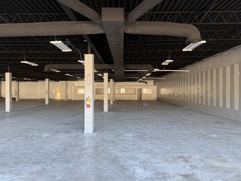 More Photos Of 3376 S Cobb Dr SE, Smyrna Freestanding For Sale