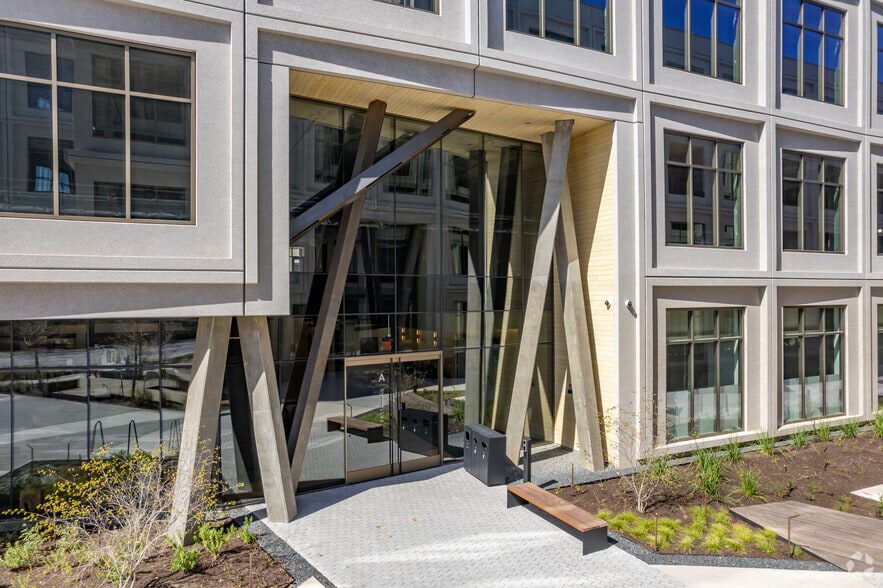 More Photos Of 3232 E Cesar Chavez St, Austin Office For Lease