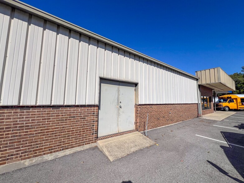 More Photos Of 1040 W Main St, Mascoutah Freestanding For Lease