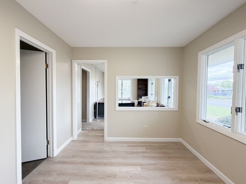 More Photos Of 258 Middle St, Bristol Medical For Sale
