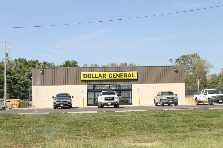 Primary Photo Of 3614 Grandview Ave, Muscatine General Retail For Sale
