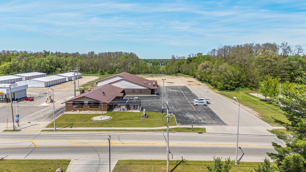 Primary Photo Of 689 Broadway, Berlin Restaurant For Sale