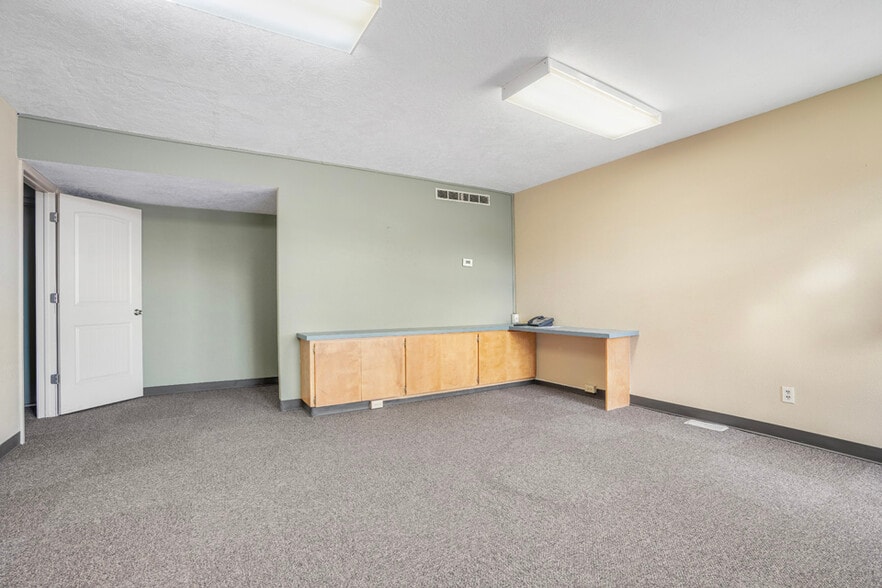 More Photos Of 1149-1159 SW 4th Ave, Ontario Office For Sale