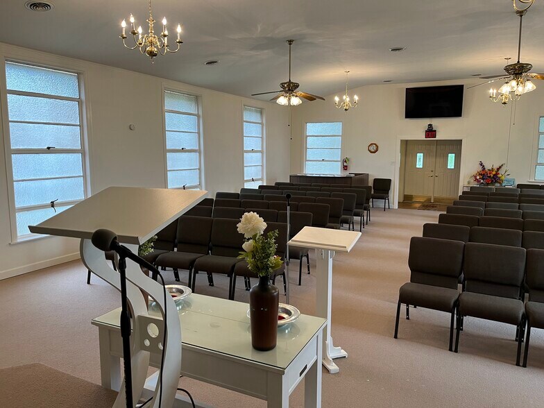 More Photos Of 836 Chester Ave, Tupelo Religious Facility For Sale