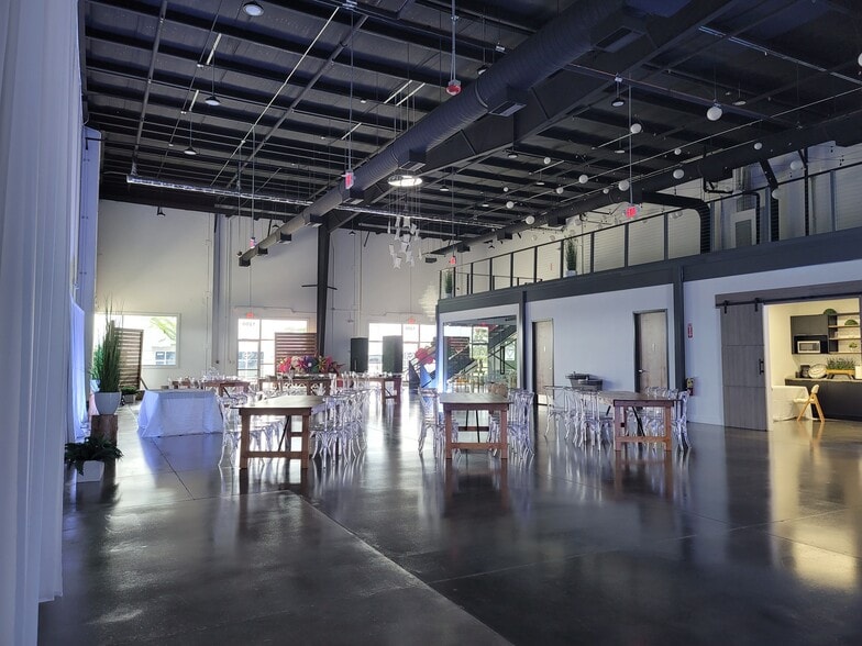 More Photos Of 6838 Hoffner Ave, Orlando Warehouse For Sale