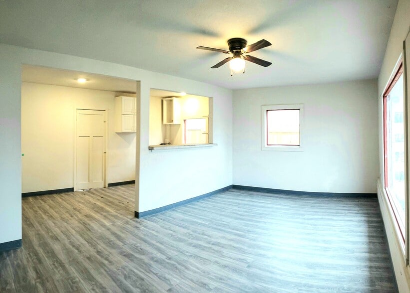 More Photos Of 1211 Gladstone, San Antonio Specialty For Sale