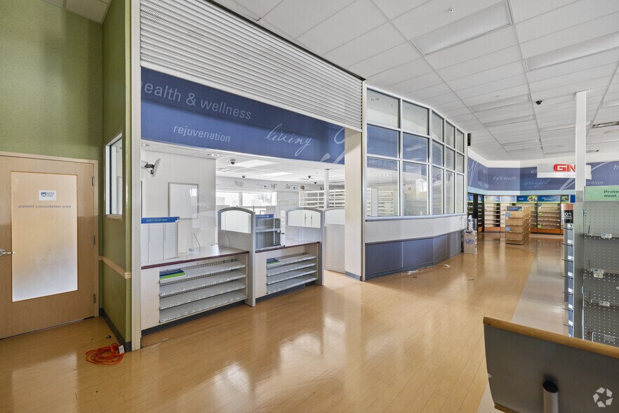 More Photos Of 645 Foxon Rd, East Haven Storefront For Lease