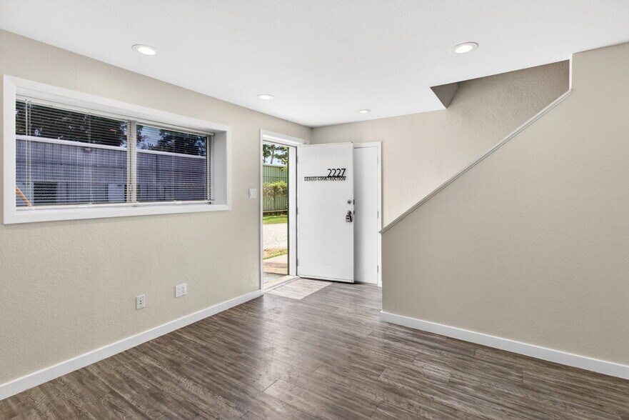 More Photos Of 2227 Golden Rd, Spring Warehouse For Lease