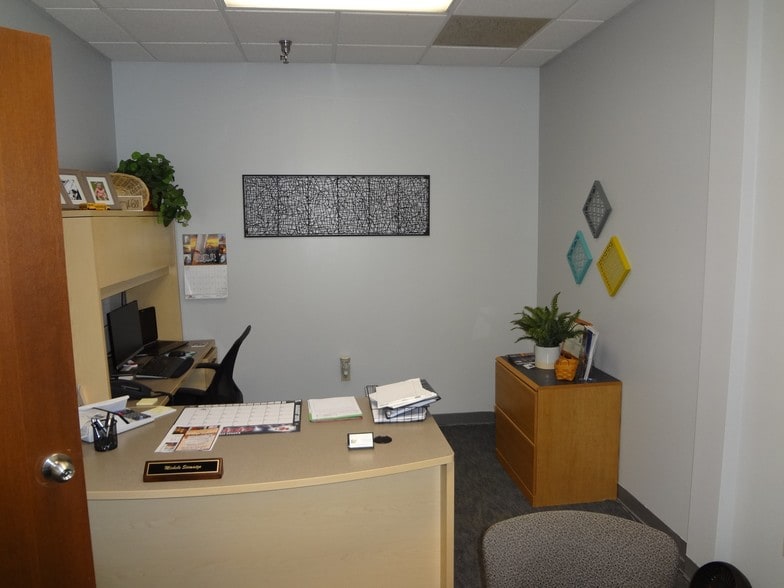 More Photos Of 222 W 6th St, Junction City Office For Sale