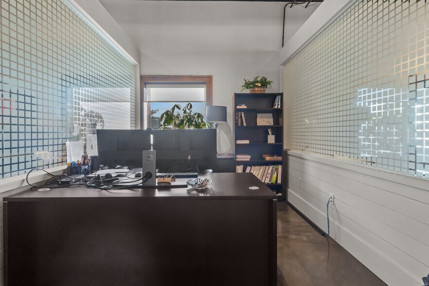 More Photos Of 2492 Crest Dr, Lake Geneva Office For Sale