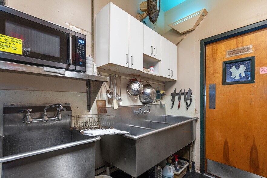 More Photos Of 1524 Van Vranken Ave, Schenectady Bar For Sale