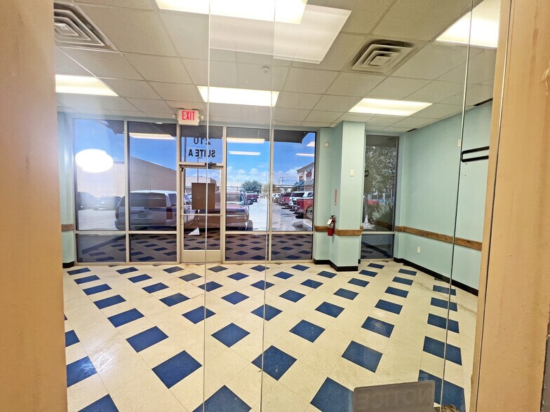 More Photos Of 210 W Longview Ave, Midland Storefront For Lease