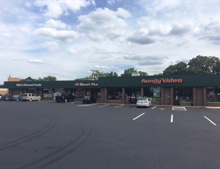 Primary Photo Of 504-516 E River Rd, Anoka Storefront For Lease