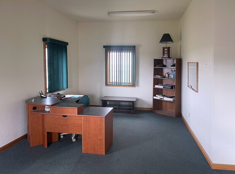 More Photos Of 15675 Morris Industrial Dr, Schoolcraft Industrial For Sale