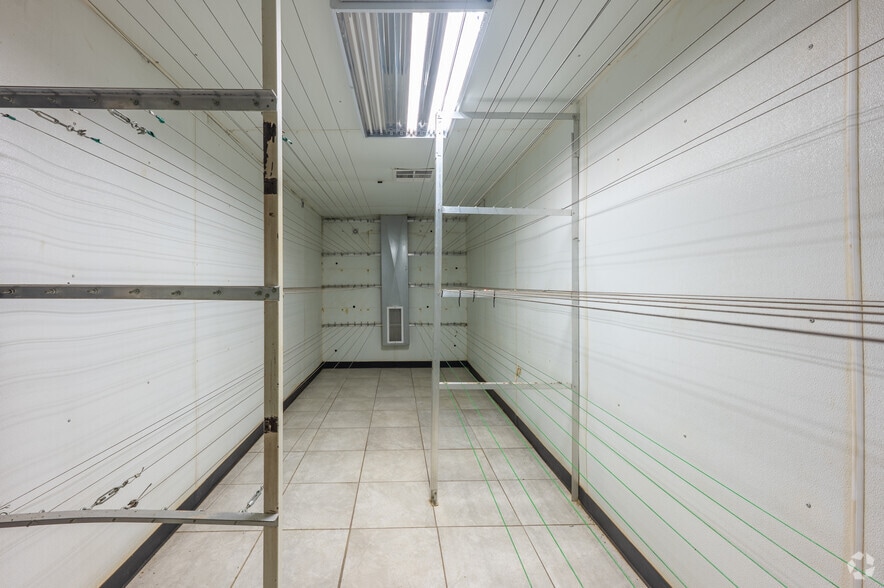 More Photos Of 4145 Wagon Trail Ave, Las Vegas Warehouse For Lease