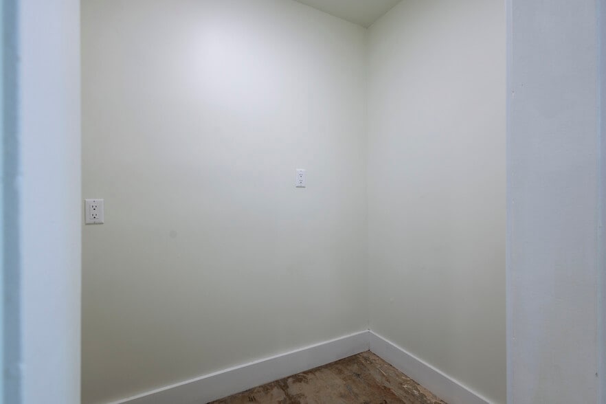 More Photos Of 249 S Robertson Blvd, Beverly Hills Storefront Retail Office For Lease