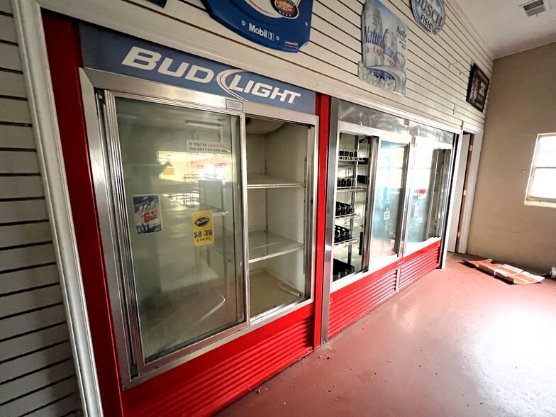 More Photos Of 854 NC-770, Mayodan Bar For Sale