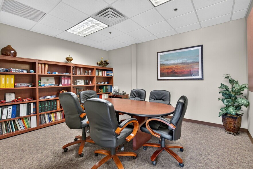More Photos Of 852 W Bartlett Rd, Bartlett Office For Sale