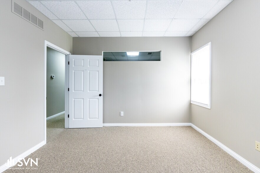 More Photos Of 513 Darby Creek Rd, Lexington Office For Sale