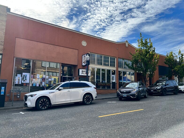 More Photos Of 107 Oak St, Hood River General Retail For Lease