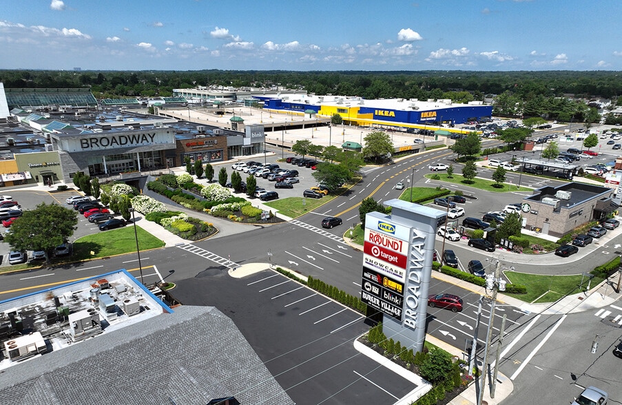 More Photos Of 358 Broadway Mall, Hicksville Unknown For Lease