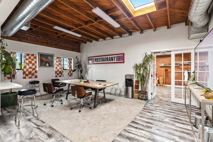 More Photos Of 1448 E 58th Pl, Los Angeles Showroom For Lease