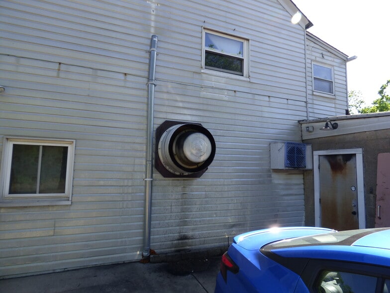 More Photos Of 1337 Steuben St, Pittsburgh Bar For Sale