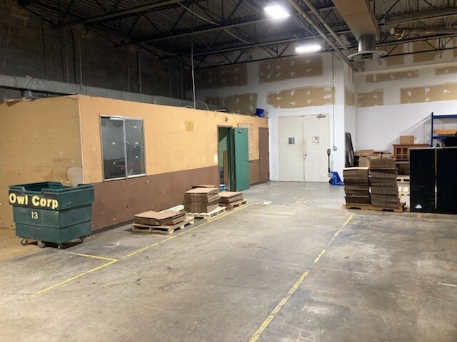 More Photos Of 3701 Malden Ave, Baltimore Light Manufacturing For Lease