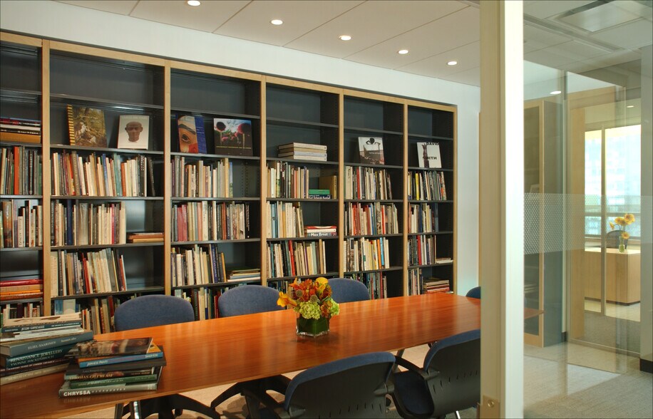 More Photos Of 305 E 47th St, New York Coworking Space