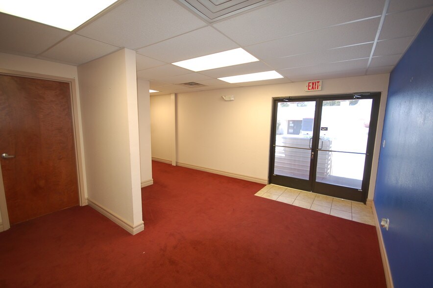 More Photos Of 6501 Boeing Dr, El Paso Office For Lease