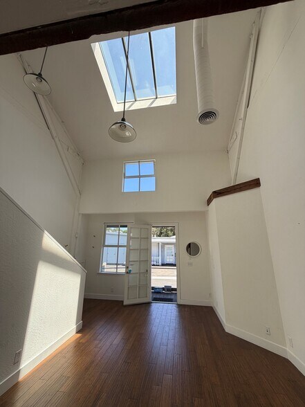More Photos Of 12-14 E Sir Francis Drake Blvd, Larkspur Unknown For Lease