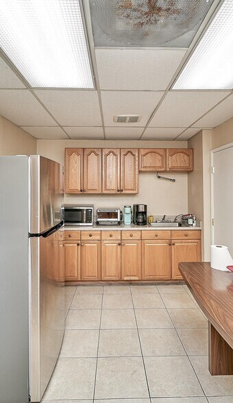 More Photos Of 5947 Burchard Ave, Los Angeles Industrial For Sale