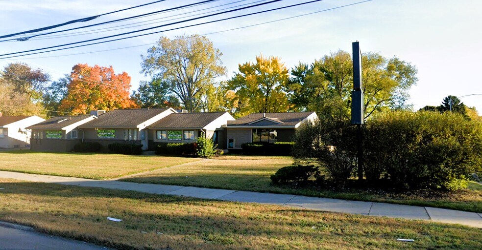 More Photos Of 5685 Highland Rd, Waterford Medical For Sale