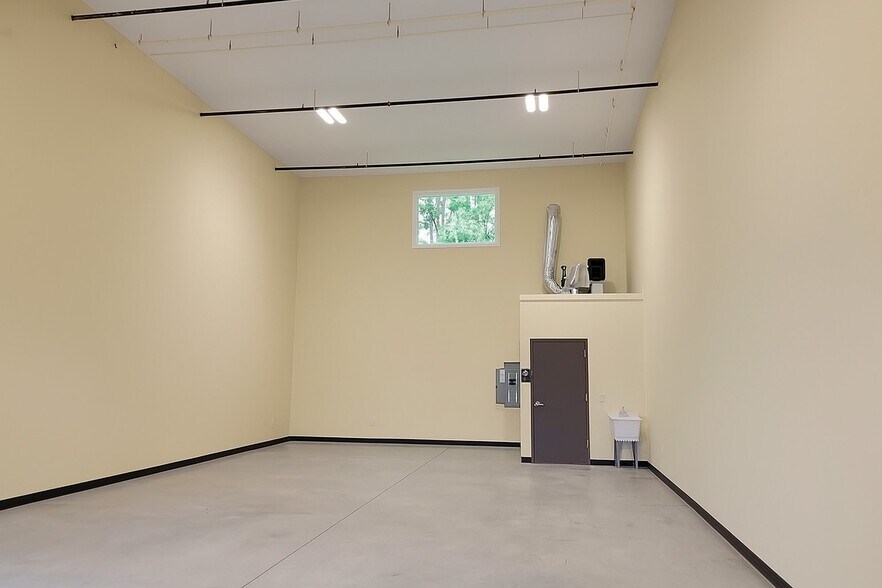 More Photos Of 3770 Francis Cir, Alpharetta Flex For Lease