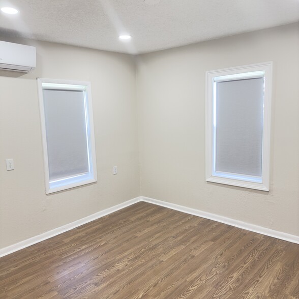 More Photos Of 4102 W Crest Ave, Tampa Service For Lease