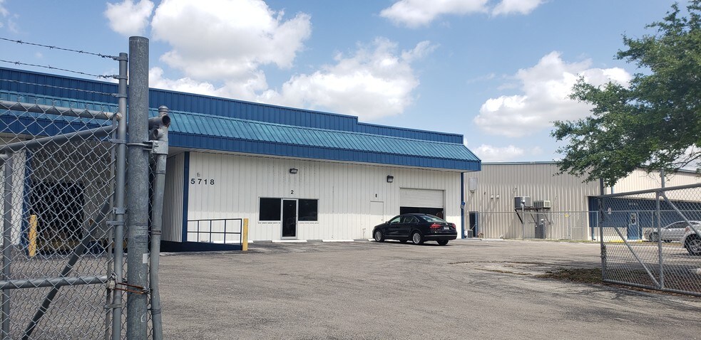 More Photos Of 5718 Corporation Cir, Fort Myers Warehouse For Lease