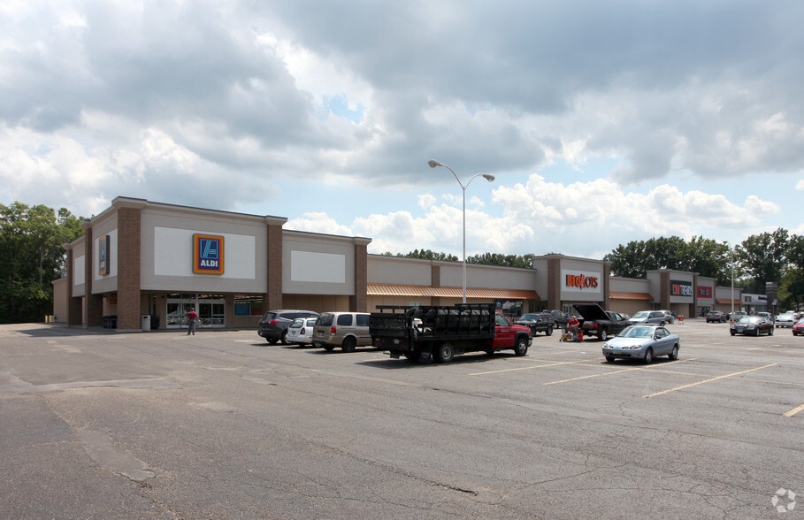 More Photos Of 3485-3497 Belmont Ave, Youngstown General Retail For Lease