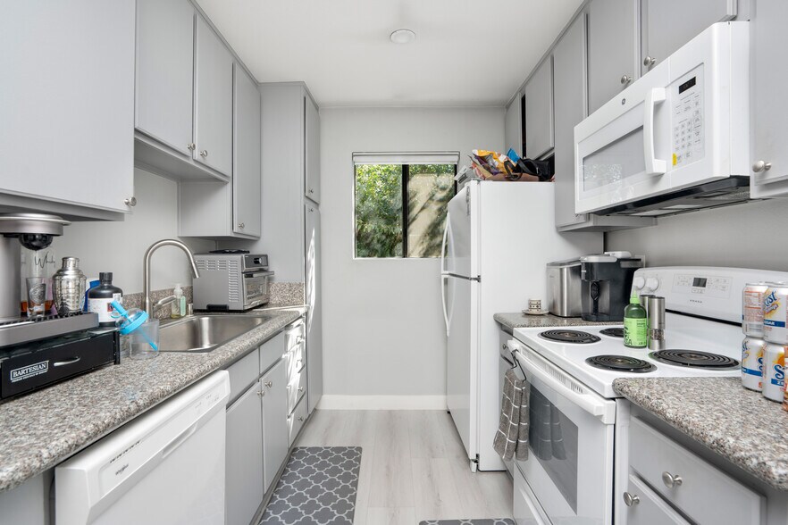 More Photos Of 6924 Woodman Ave, Van Nuys Apartments For Sale