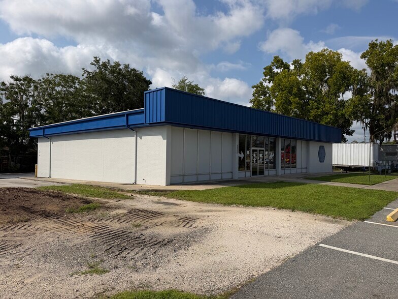 More Photos Of 5920 SE Hames Rd, Belleview Freestanding For Lease