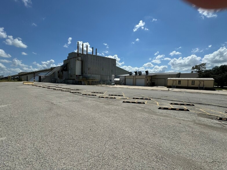 More Photos Of 3401 FM 78, McQueeney Manufacturing For Sale