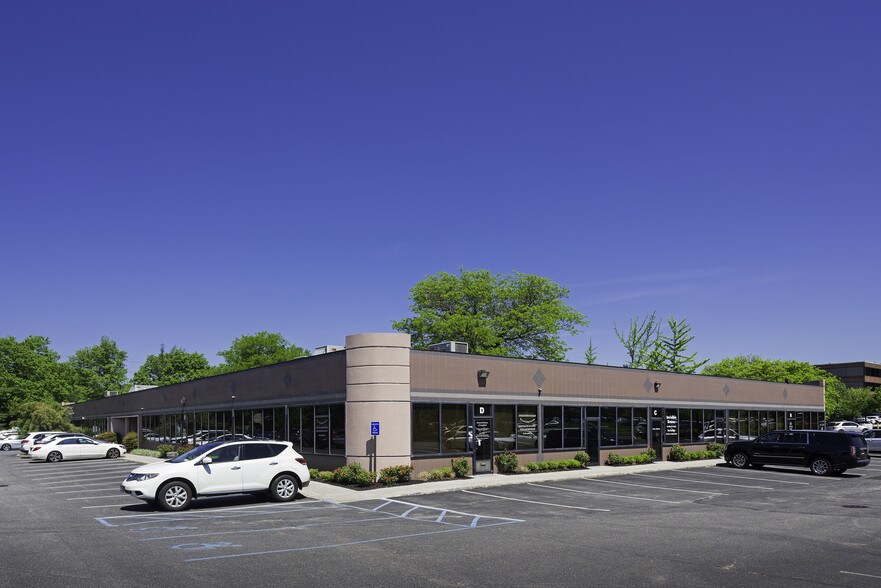 More Photos Of 135-175 Froehlich Farm Blvd, Woodbury Unknown For Lease