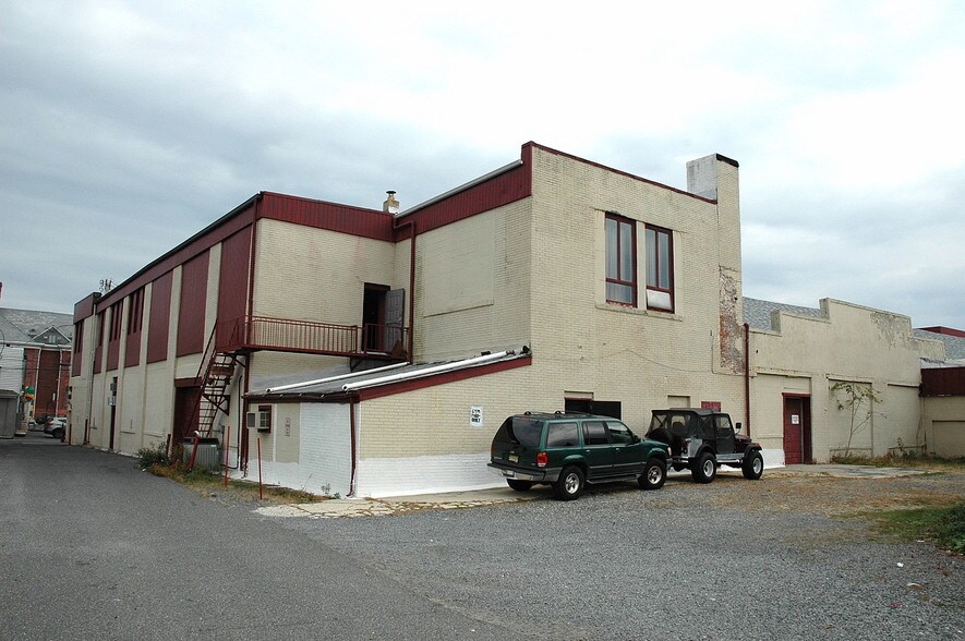 More Photos Of 10-30 Pearl St, Long Branch Warehouse For Lease