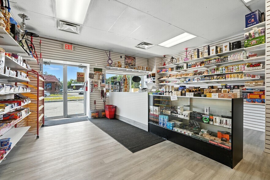 More Photos Of 1003 Saint James Ave, Springfield Freestanding For Sale