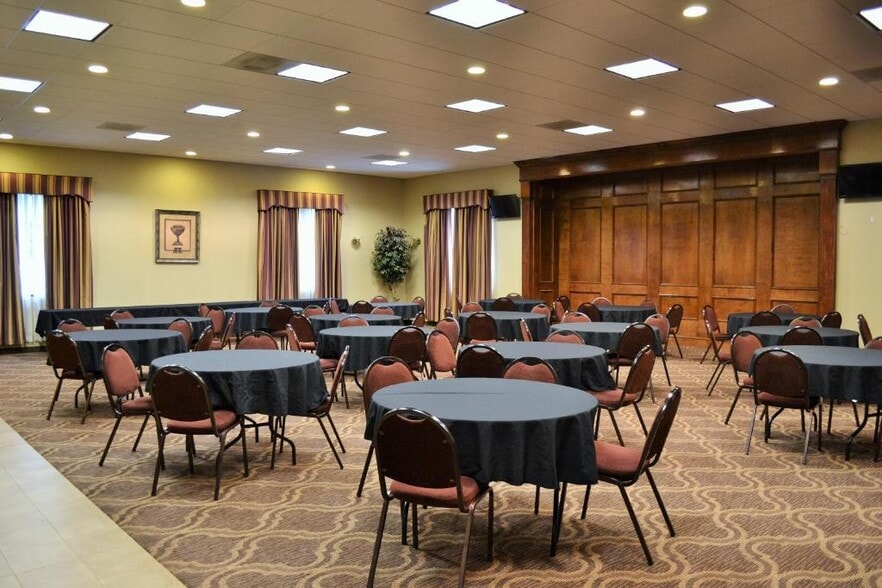 More Photos Of 4019 S Loop 289, Lubbock Hotel For Sale